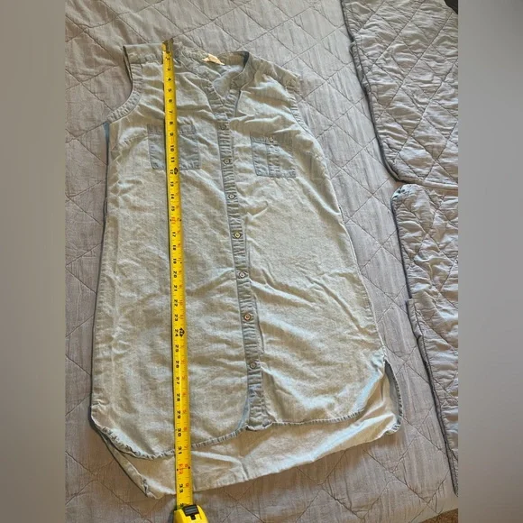 Women’s Sleeveless Belted Shirtdress - Picture 8 of 9